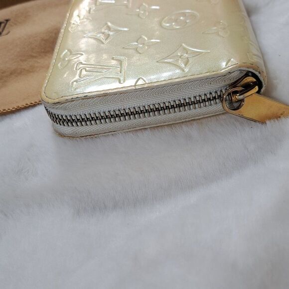 Authentic Louis Vuitton Vernis Enamal Patent Leather Zip Around Wallet - Picture 13 of 16